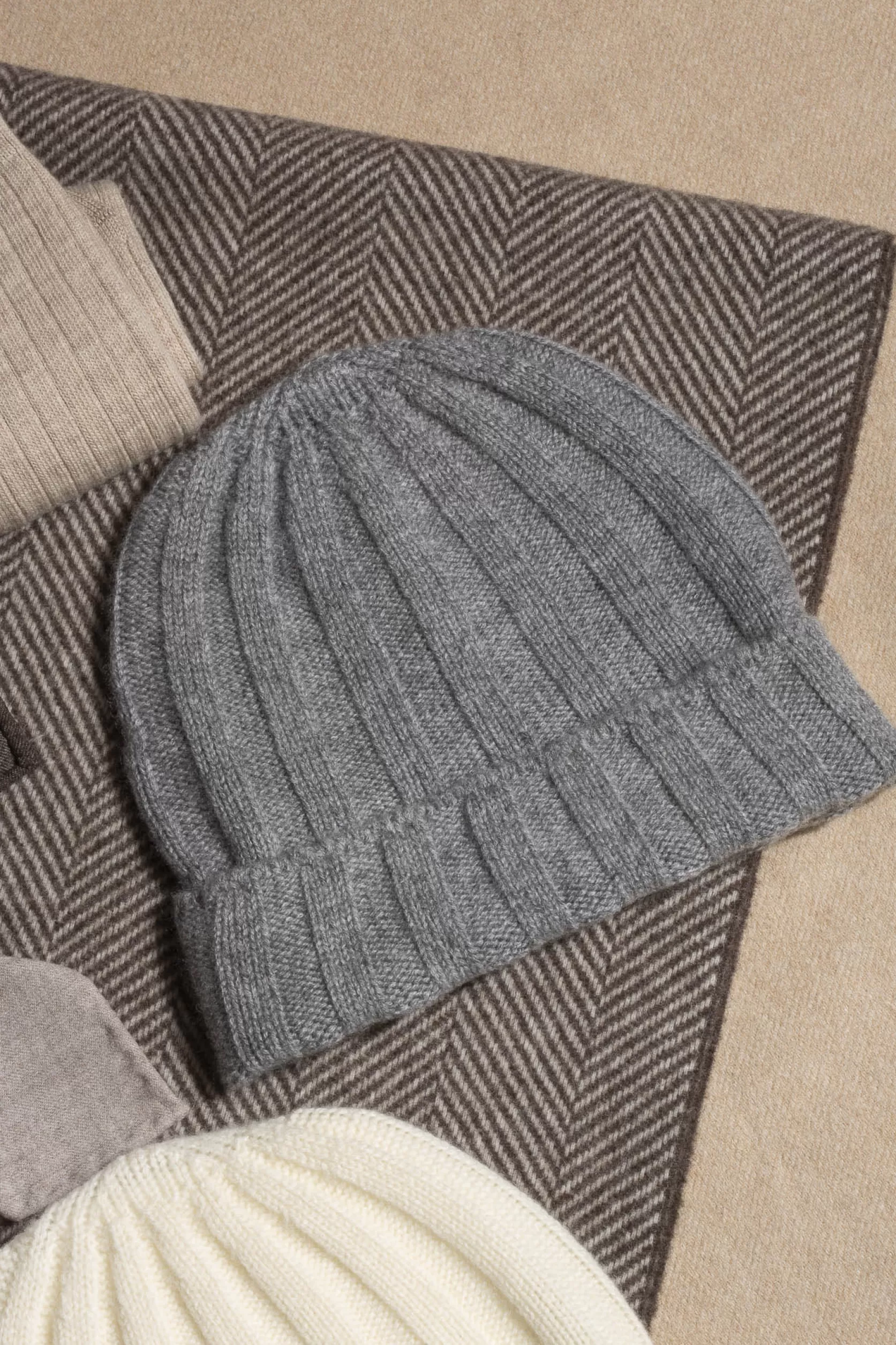 Bonnet En Maille Côtelée En Cachemire - Made In Italy>Pini Parma Flash Sale