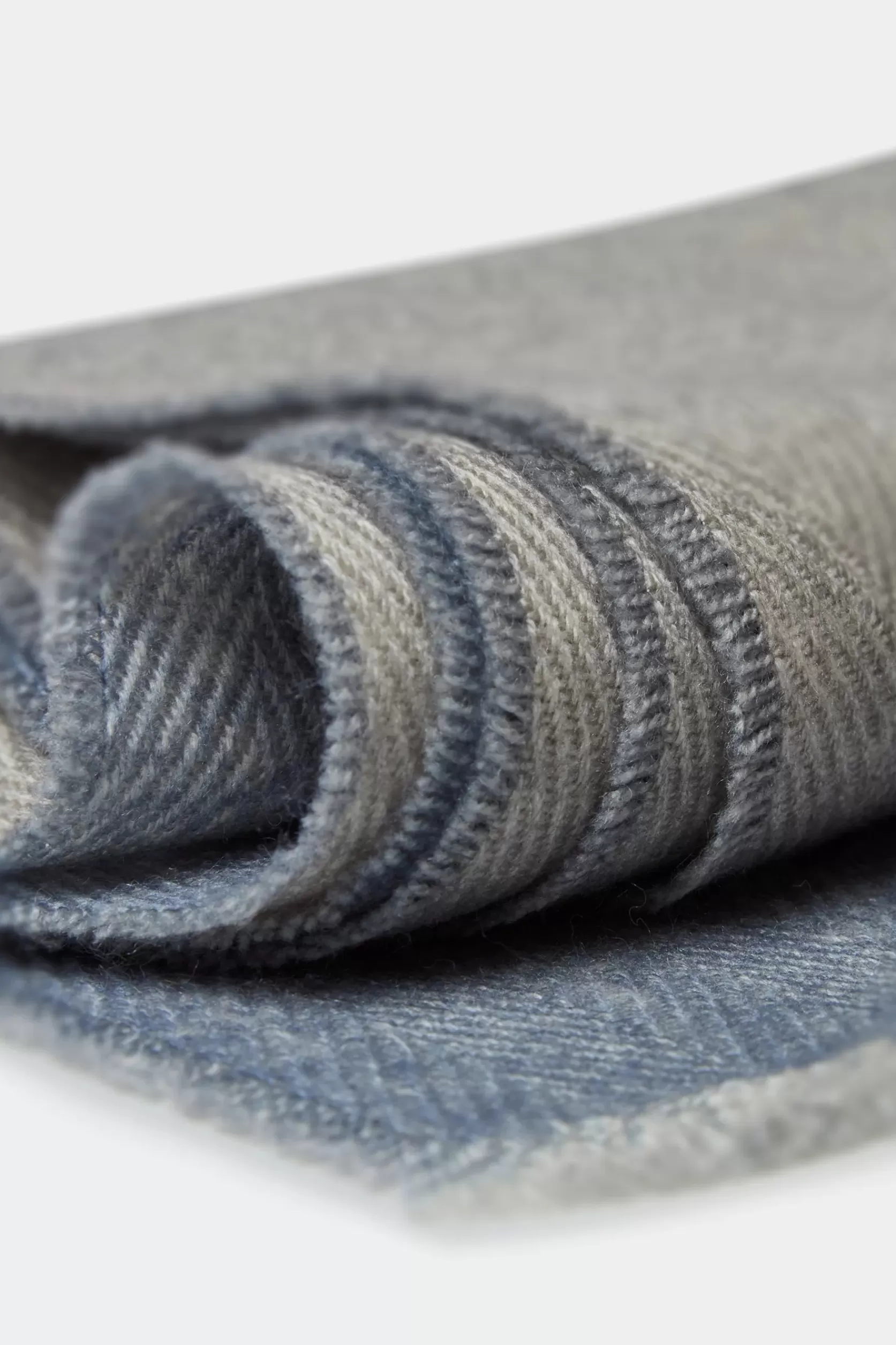 Écharpe Réversible à Chevrons Et Bleu Clair - Made In Italy>Pini Parma Flash Sale
