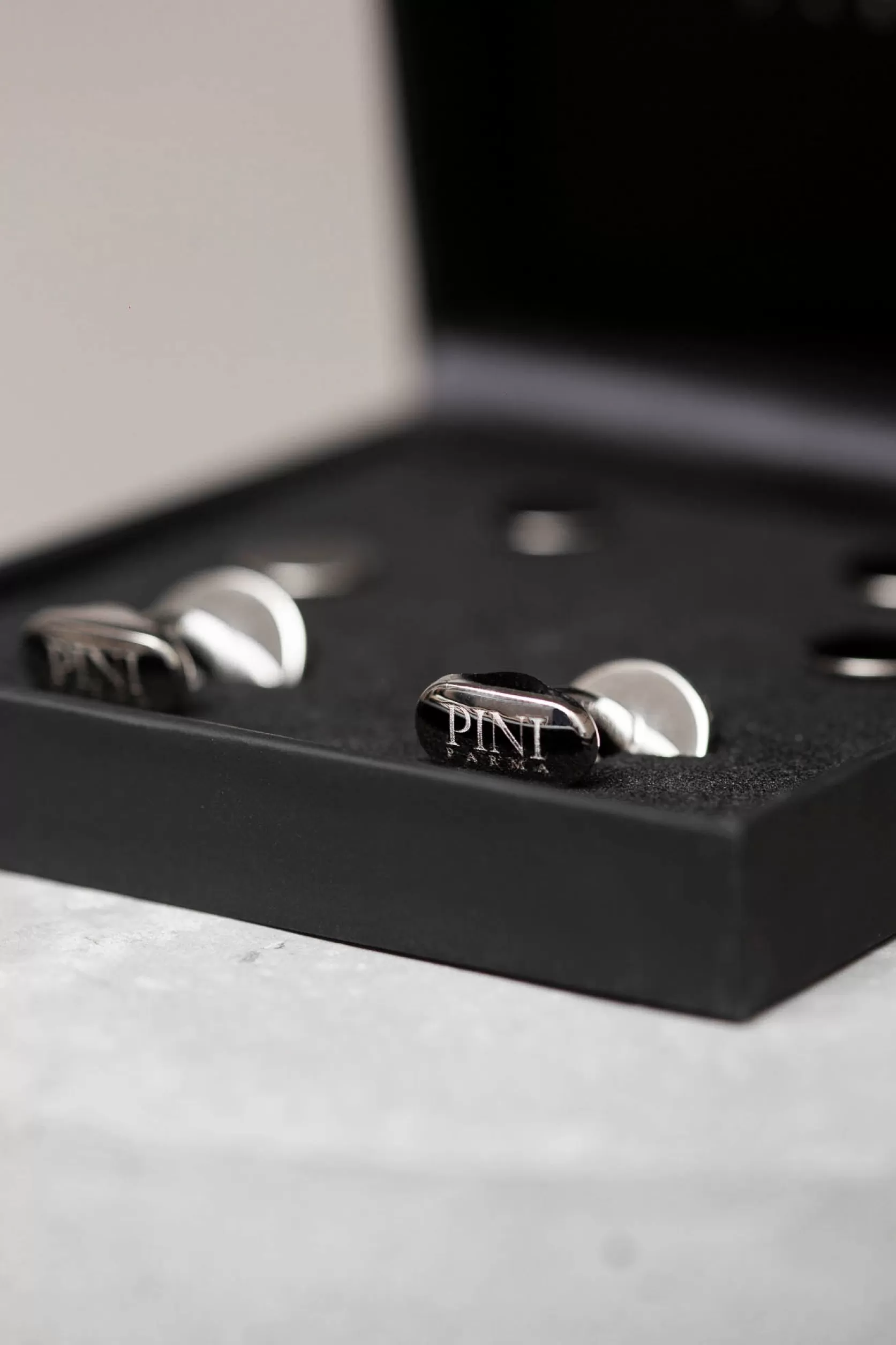 Ensemble De Boutons De Manchette Et Clous D'oreilles Noirs - Made In Italy>Pini Parma Fashion