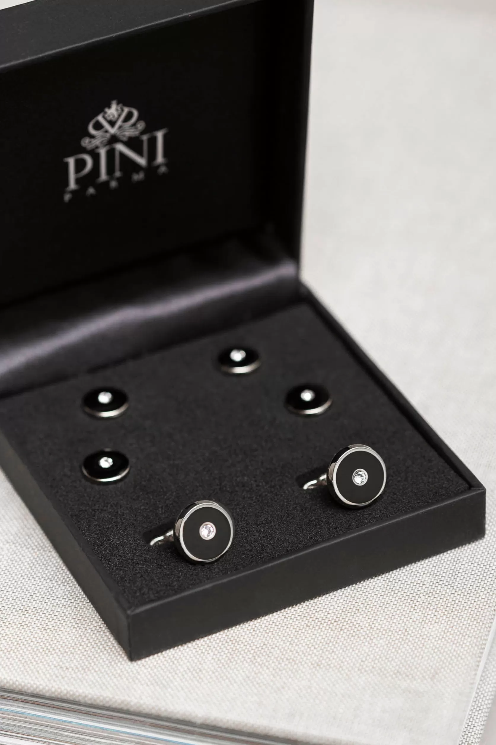 Ensemble De Boutons De Manchette Et Clous D'oreilles Noirs Avec Détails Swarovski - Made In Italy>Pini Parma Store