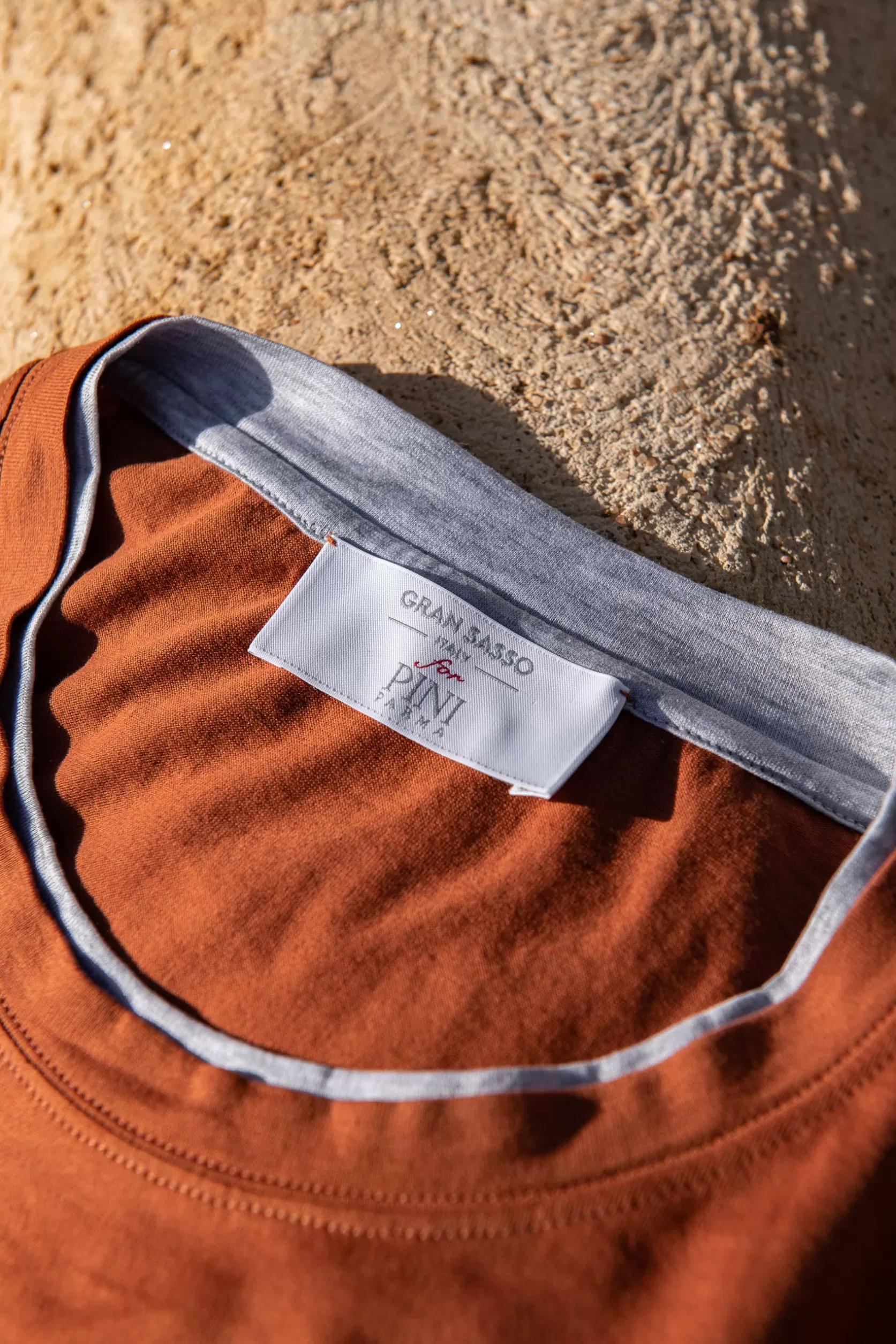 T-shirt En Coton Rouille Avec Détail Col - Made In Italy>Pini Parma Online